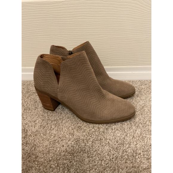 Lucky Brand Parneesa Perforated Tan Suede Stacked Heel Bootie, 8.5 - Picture 2 of 5
